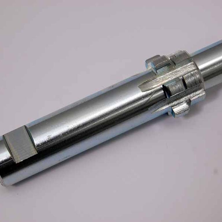 T140 Kick start axle