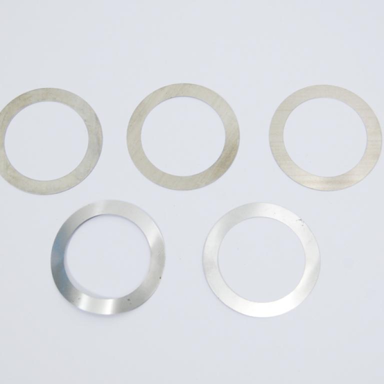 Set of crank shims for end float