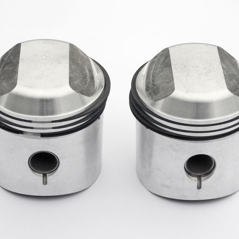 Standard Pistons genuine AE complete pair 9:1 compression
